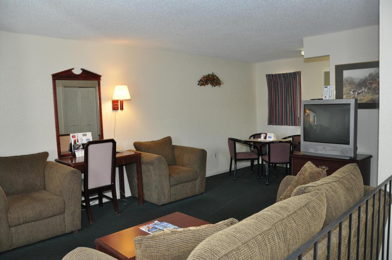 Merrimac Inn & Suites Williamsburg Ngoại thất bức ảnh